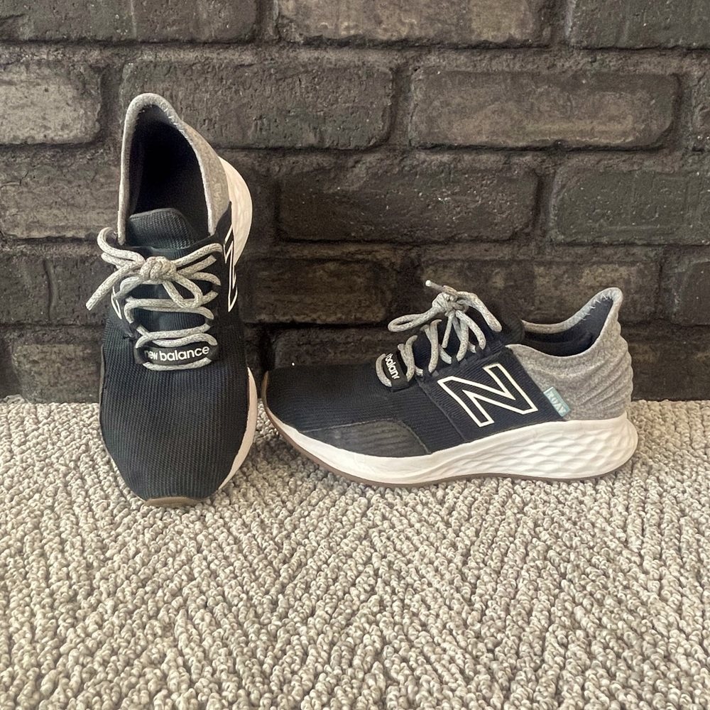 New Balance YOUTH size 4